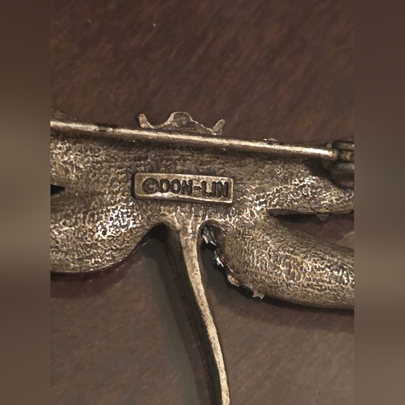Vintage 1980's Don-lin Silver and Black (With Rhinestones) Dragonfly Brooch - Picture 4 of 6